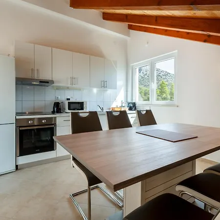 Sv. Ilija Apartment *